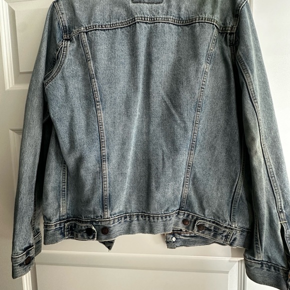 Vintage Levi’s Men's Denim Jacket - Picture 3 of 4
